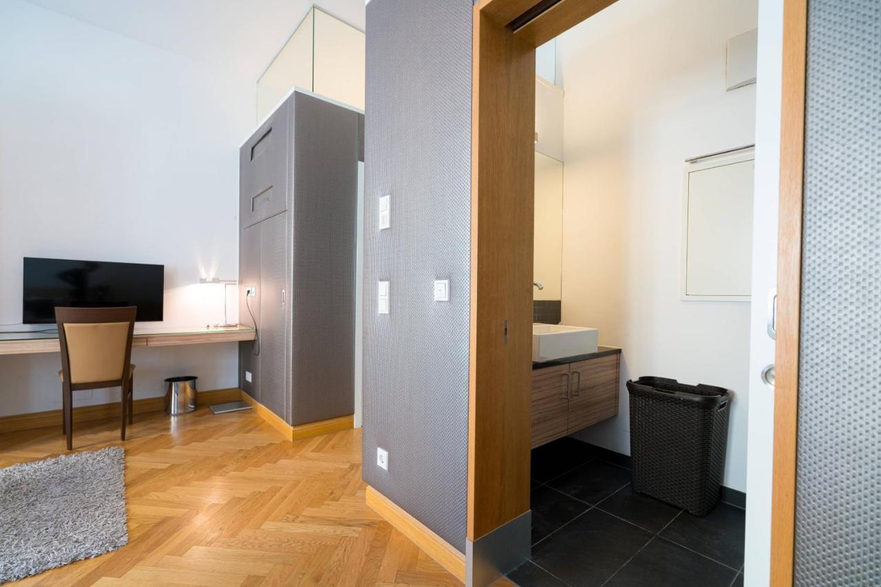 Hotel apartamentowy Residence, Hall - Parliament